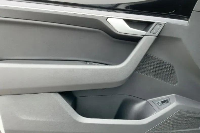 Volkswagen Touareg din 2022 cu 81.238 km - oferta VOL166744 - foto 18