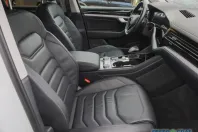 Volkswagen Touareg din 2022 cu 48.550 km - oferta VOL166747 - foto 4