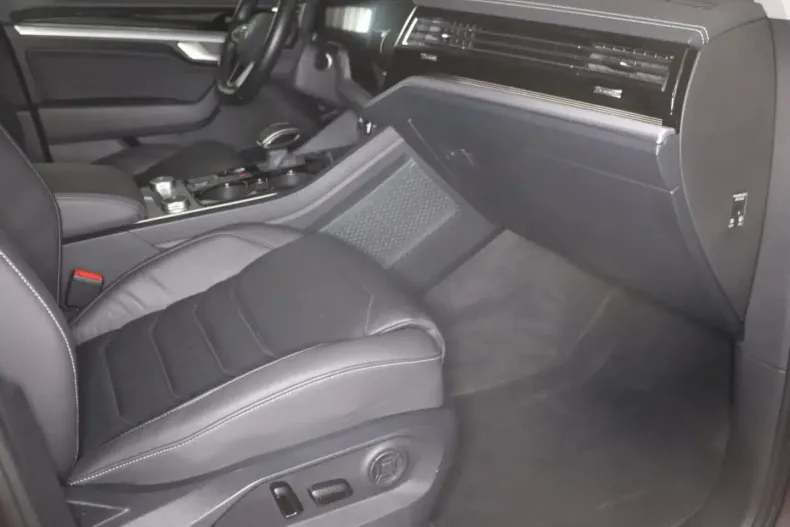 Volkswagen Touareg din 2022 cu 58.414 km - oferta VOL166755 - foto 7