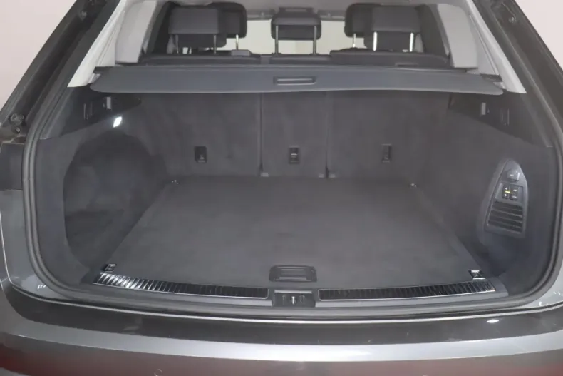 Volkswagen Touareg din 2022 cu 58.414 km - oferta VOL166755 - foto 9