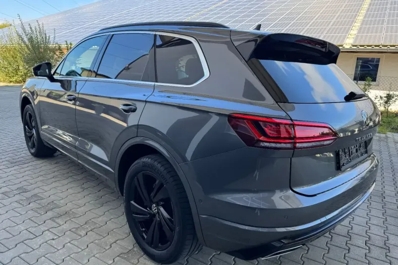 Volkswagen Touareg din 2022 cu 62.112 km - oferta VOL166760 - foto 4