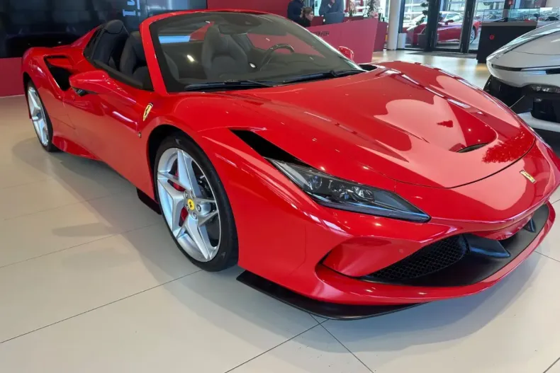 Ferrari F8 din 2021 cu 4.200 km - oferta FER166762 - foto 2