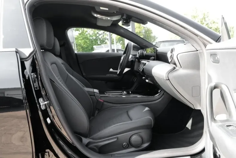 Mercedes-Benz CLA 180 din 2024 cu 14.777 km - oferta MER166832 - foto 4