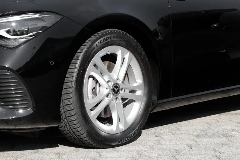 Mercedes-Benz CLA 180 din 2024 cu 14.777 km - oferta MER166832 - foto 8