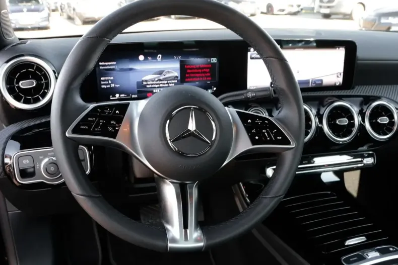 Mercedes-Benz CLA 180 din 2024 cu 14.777 km - oferta MER166832 - foto 12