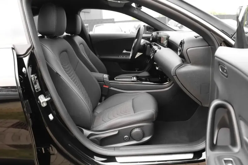 Mercedes-Benz CLA 180 din 2024 cu 12.390 km - oferta MER166833 - foto 5