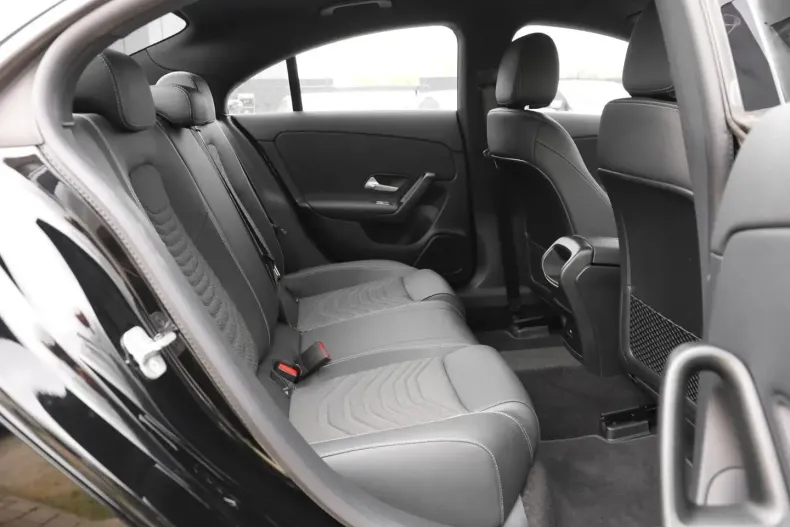 Mercedes-Benz CLA 180 din 2024 cu 12.390 km - oferta MER166833 - foto 6