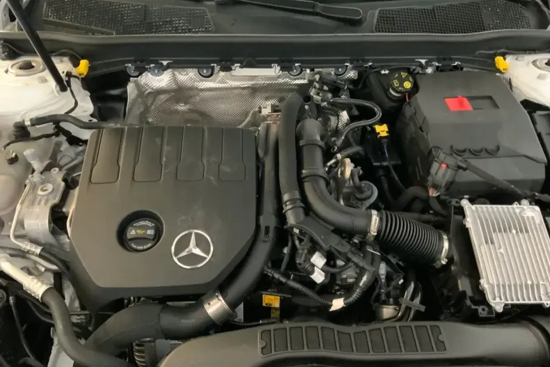 Mercedes-Benz CLA 180 din 2024 cu 9.157 km - oferta MER166834 - foto 10