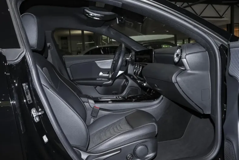 Mercedes-Benz CLA 180 din 2024 cu 17.364 km - oferta MER166835 - foto 5