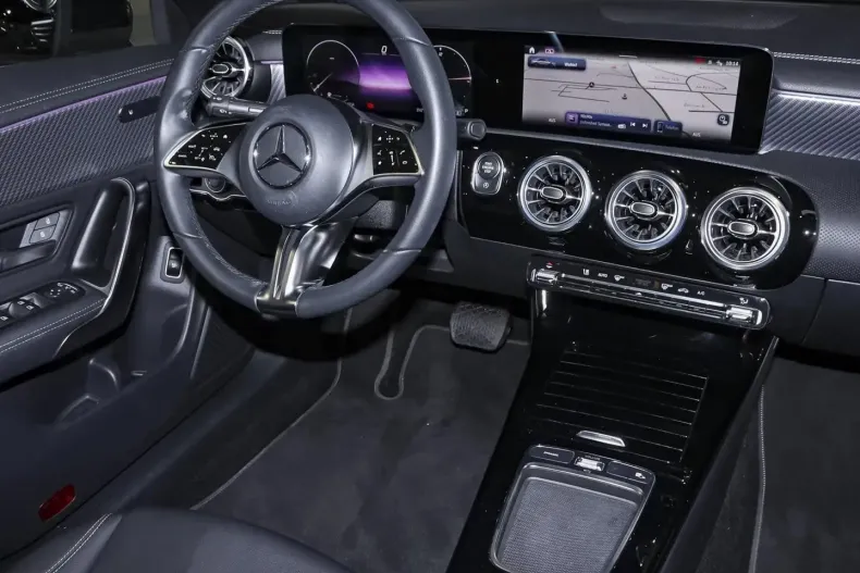 Mercedes-Benz CLA 180 din 2024 cu 17.364 km - oferta MER166835 - foto 7