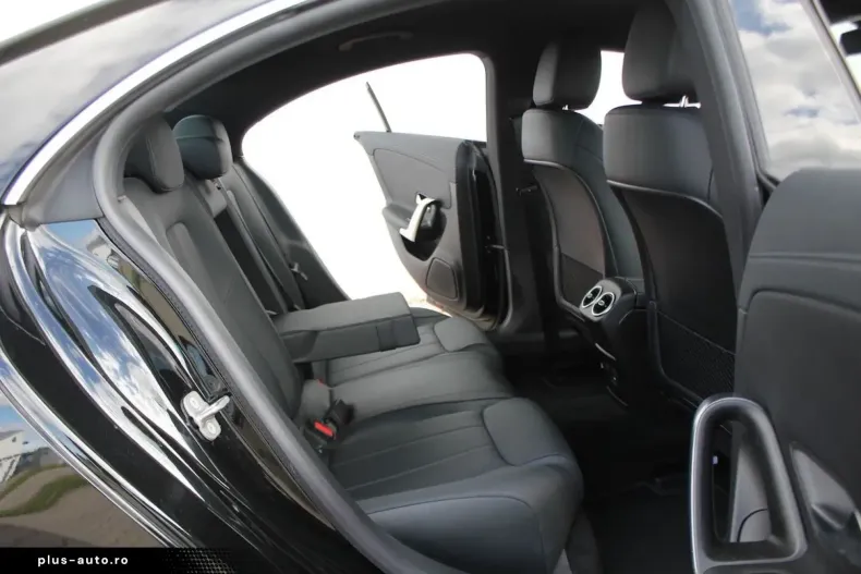 Mercedes-Benz CLA 180 din 2024 cu 30.000 km - oferta MER166837 - foto 10