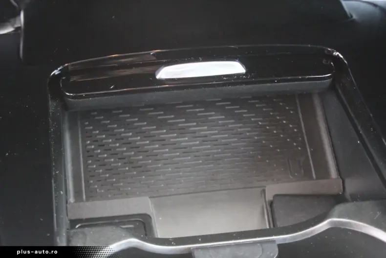 Mercedes-Benz CLA 180 din 2024 cu 30.000 km - oferta MER166837 - foto 16