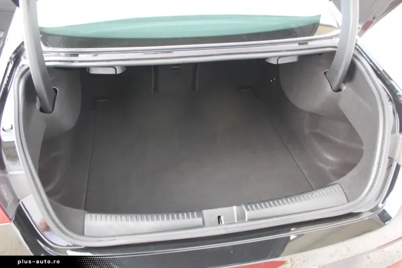 Mercedes-Benz CLA 180 din 2024 cu 30.000 km - oferta MER166837 - foto 37