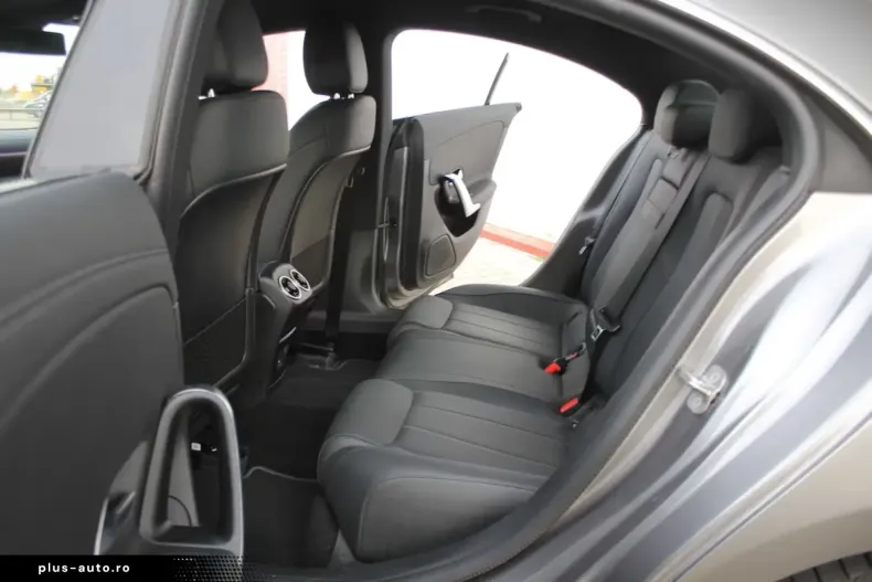 Mercedes-Benz CLA 180 din 2024 cu 44.000 km - oferta MER166839 - foto 16