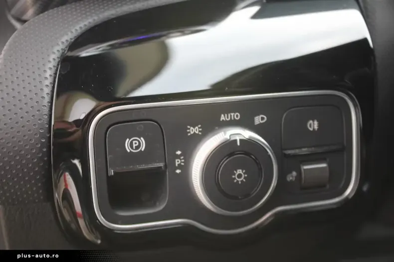 Mercedes-Benz CLA 180 din 2024 cu 44.000 km - oferta MER166839 - foto 28