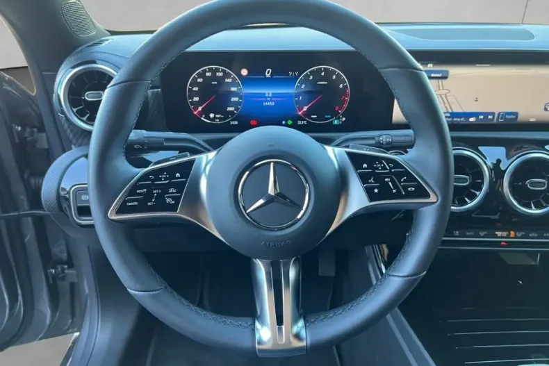 Mercedes-Benz CLA 180 din 2024 cu 14.445 km - oferta MER166847 - foto 6