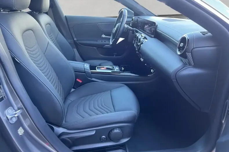 Mercedes-Benz CLA 180 din 2024 cu 14.445 km - oferta MER166847 - foto 12