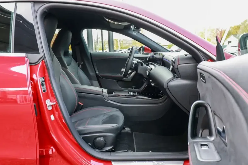 Mercedes-Benz CLA 200 din 2024 cu 6.177 km - oferta MER166849 - foto 5