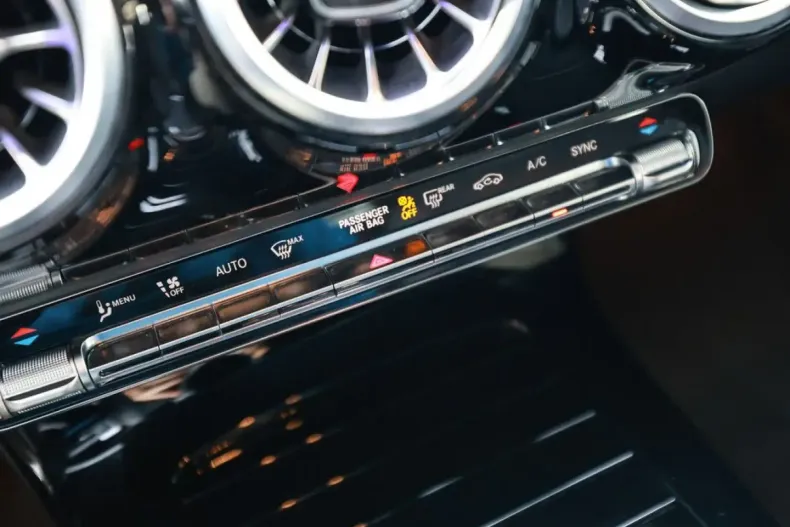 Mercedes-Benz CLA 200 din 2024 cu 6.177 km - oferta MER166849 - foto 12