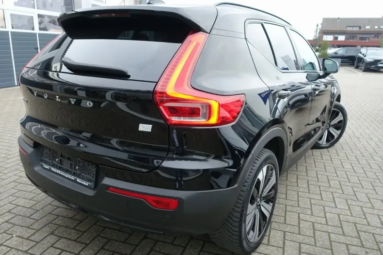 Volvo XC40 din 2022 cu 46.800 km - oferta VOL166865 - foto 3