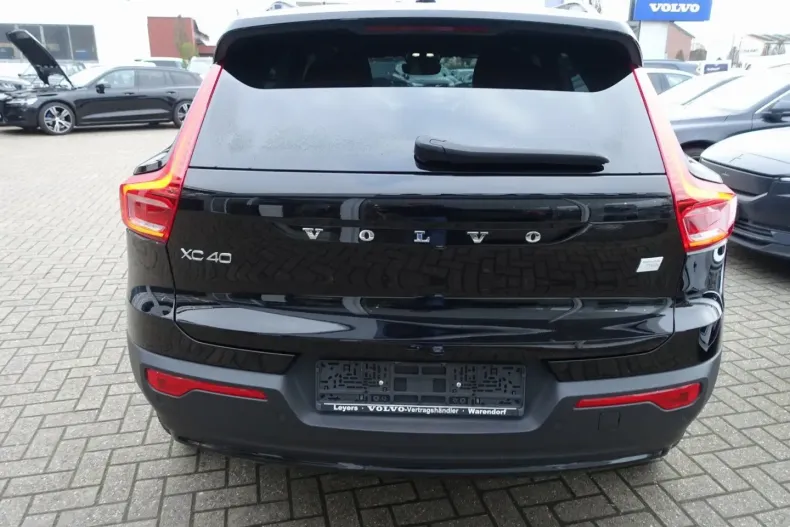 Volvo XC40 din 2022 cu 46.800 km - oferta VOL166865 - foto 4