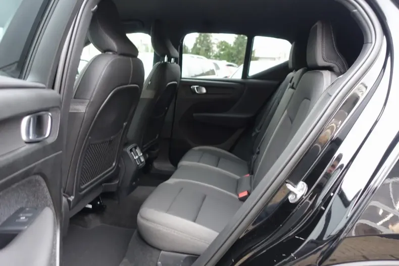 Volvo XC40 din 2022 cu 46.800 km - oferta VOL166865 - foto 9