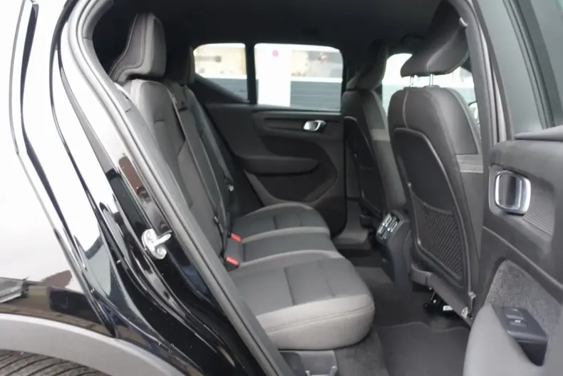 Volvo XC40 din 2022 cu 46.800 km - oferta VOL166865 - foto 11