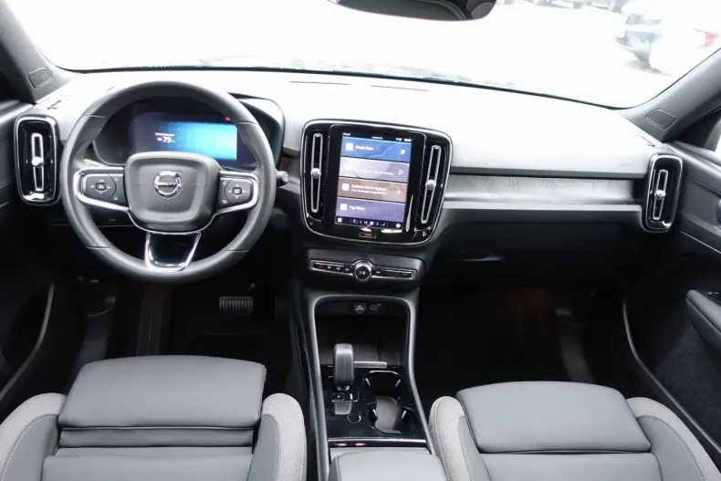 Volvo XC40 din 2022 cu 46.800 km - oferta VOL166865 - foto 12