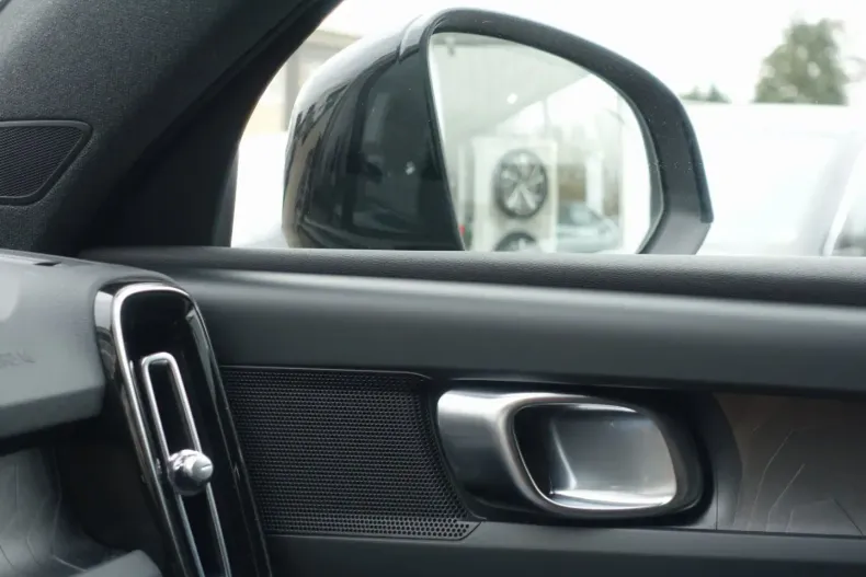 Volvo XC40 din 2022 cu 46.800 km - oferta VOL166865 - foto 14