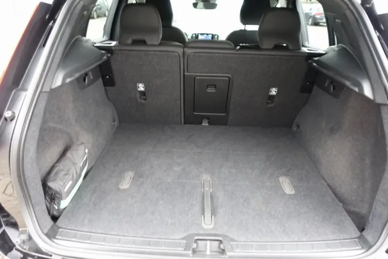 Volvo XC40 din 2022 cu 46.800 km - oferta VOL166865 - foto 21