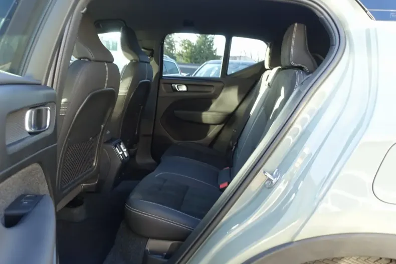 Volvo XC40 din 2023 cu 38.500 km - oferta VOL166869 - foto 9