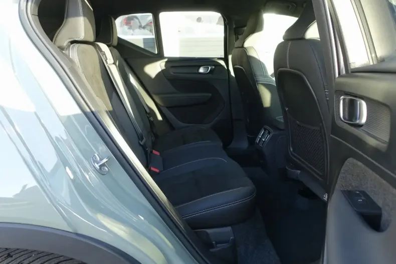 Volvo XC40 din 2023 cu 38.500 km - oferta VOL166869 - foto 11