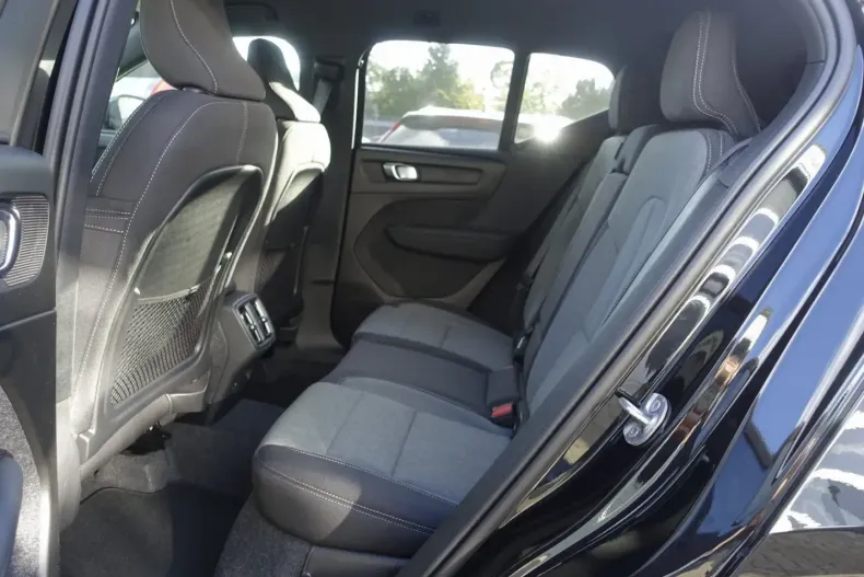 Volvo XC40 din 2024 cu 9.450 km - oferta VOL166871 - foto 11