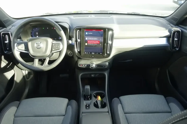 Volvo XC40 din 2024 cu 9.450 km - oferta VOL166871 - foto 13