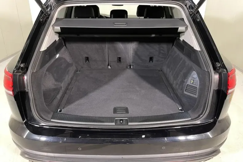 Volkswagen Touareg din 2021 cu 125.182 km - oferta VOL166903 - foto 13