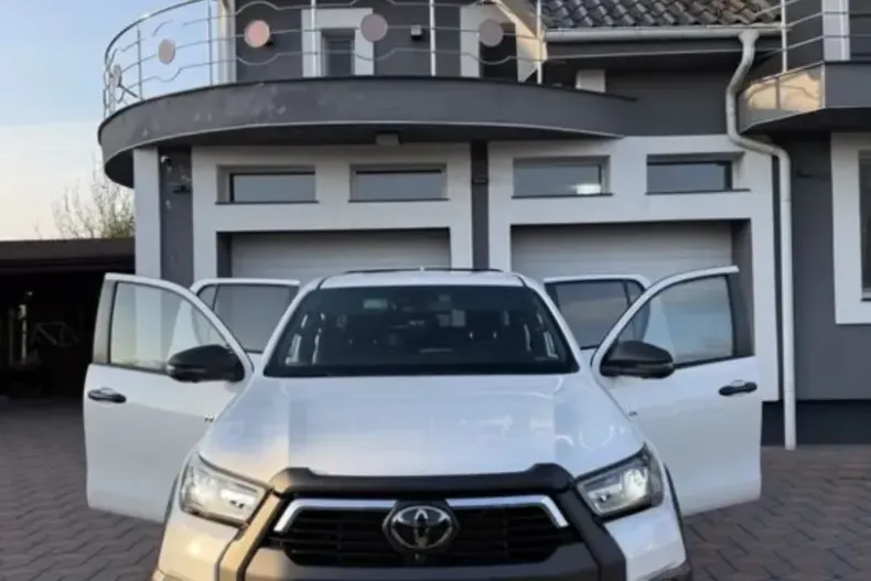 Toyota Hilux din 2023 cu 53.800 km - oferta TOY166916 - foto 1