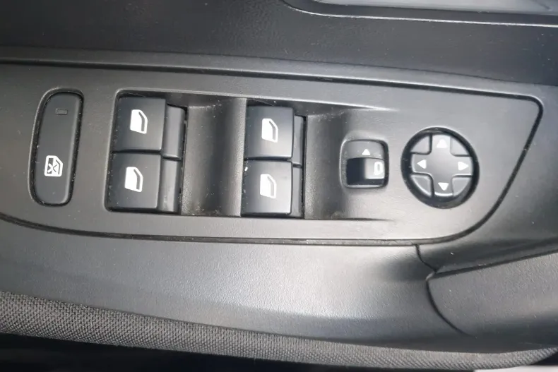 Peugeot 2008 din 2020 cu 79.920 km - oferta PEU167003 - foto 33