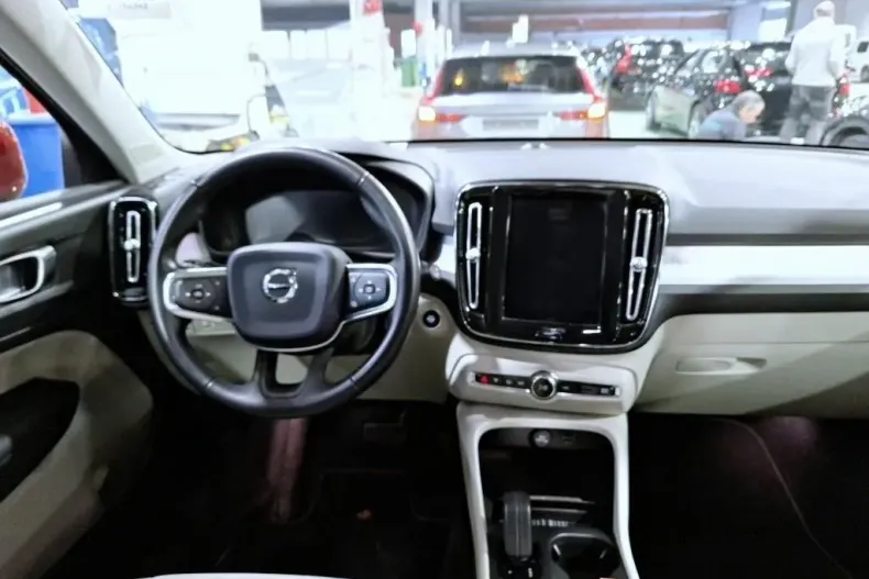 Volvo XC40 din 2020 cu 114.407 km - oferta VOL167085 - foto 8