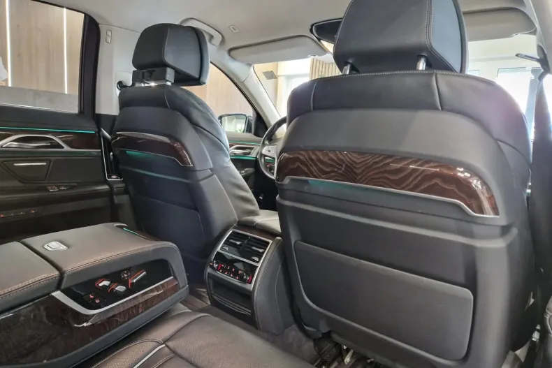 BMW Seria 7 din 2019 cu 177.260 km - oferta BMW167127 - foto 26