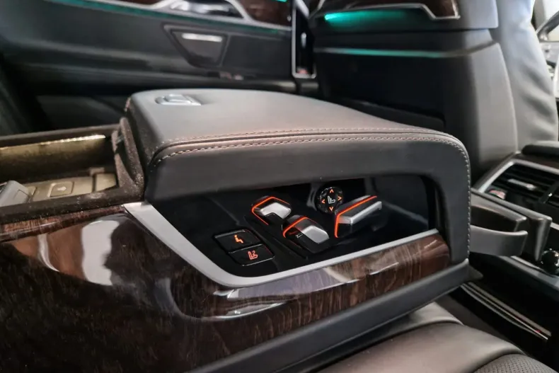 BMW Seria 7 din 2019 cu 177.260 km - oferta BMW167127 - foto 27