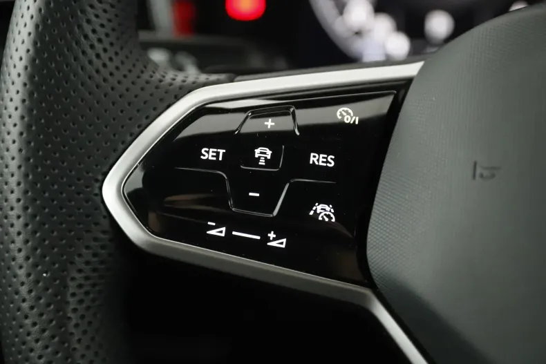 Volkswagen Touareg din 2021 cu 135.336 km - oferta VOL167171 - foto 18