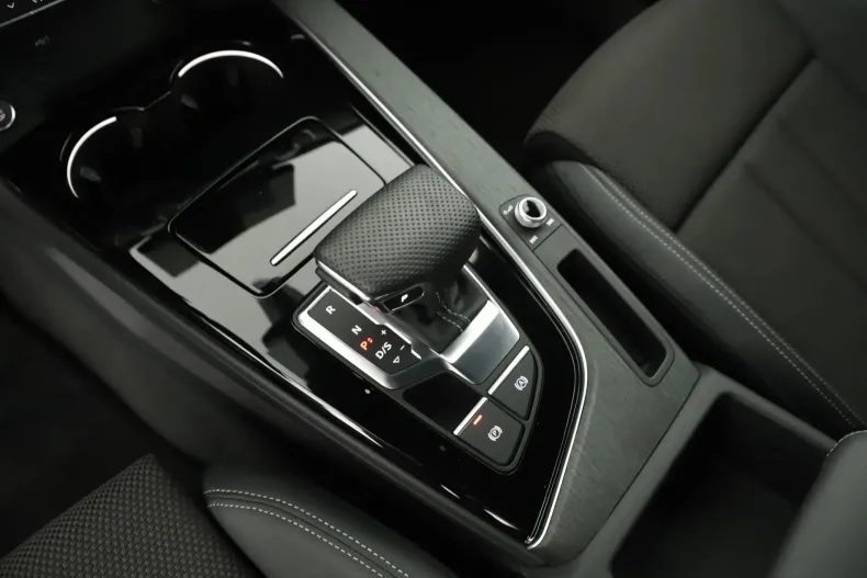 Audi A4 din 2022 cu 49.877 km - oferta AUD167172 - foto 12