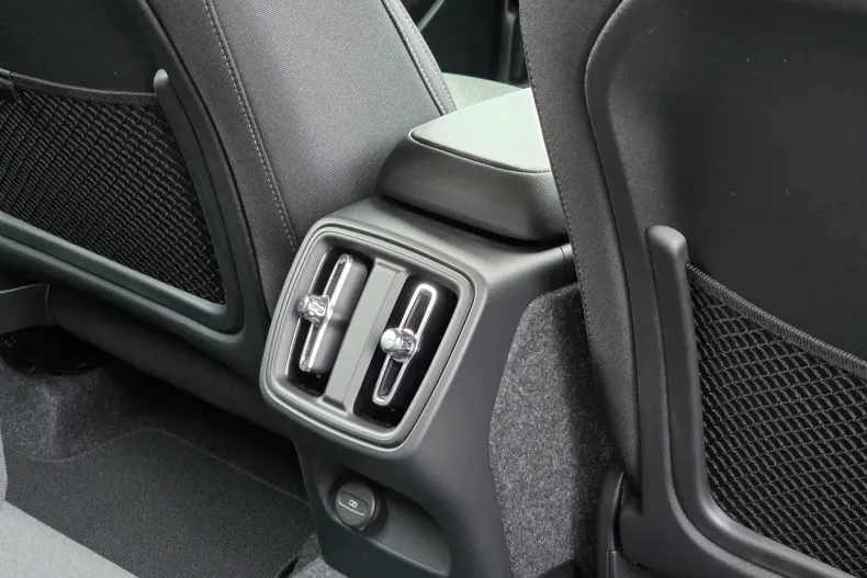 Volvo XC40 din 2025 cu 7.190 km - oferta VOL167219 - foto 12