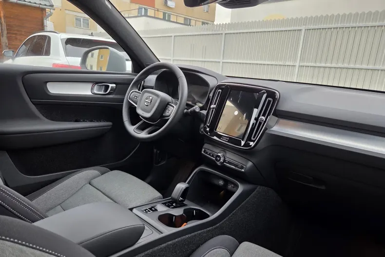 Volvo XC40 din 2025 cu 7.190 km - oferta VOL167219 - foto 13