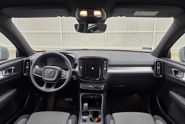 Volvo XC40 din 2025 cu 7.190 km - oferta VOL167219 - foto 14