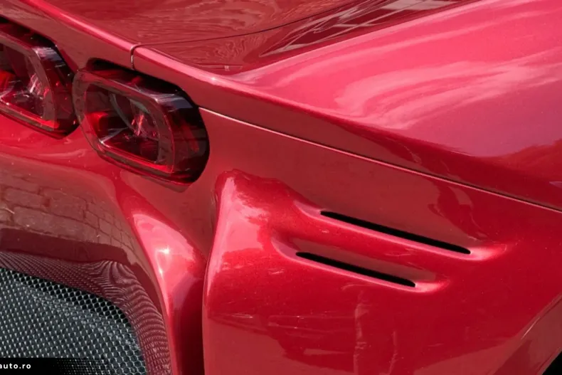 Ferrari SF90 din 2021 cu 5.800 km - oferta FER167263 - foto 8