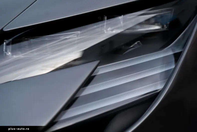 Ferrari SF90 din 2021 cu 9.500 km - oferta FER167264 - foto 36