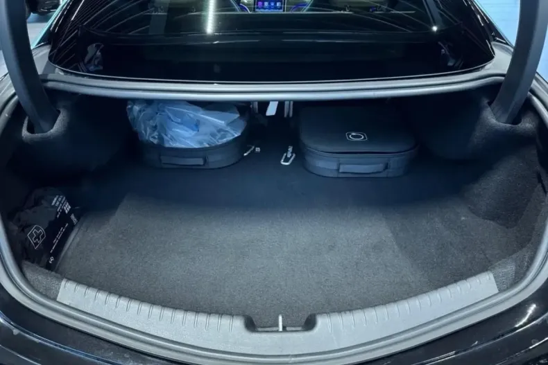 Mercedes-Benz CLE 300 din 2025 cu 10.842 km - oferta MER167283 - foto 9