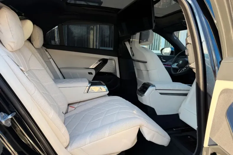 BMW 740 din 2024 cu 15.856 km - oferta BMW167294 - foto 17