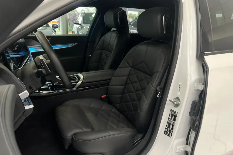 BMW 740 din 2024 cu 5.000 km - oferta BMW167295 - foto 11